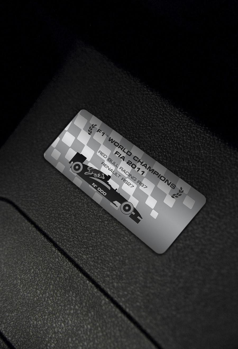  Renault Clio RS Red Bull Racing RB7 2012 года  (фото 2 из 6)